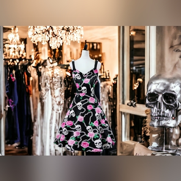 Skulls and flowers dress - Picture 2 of 7